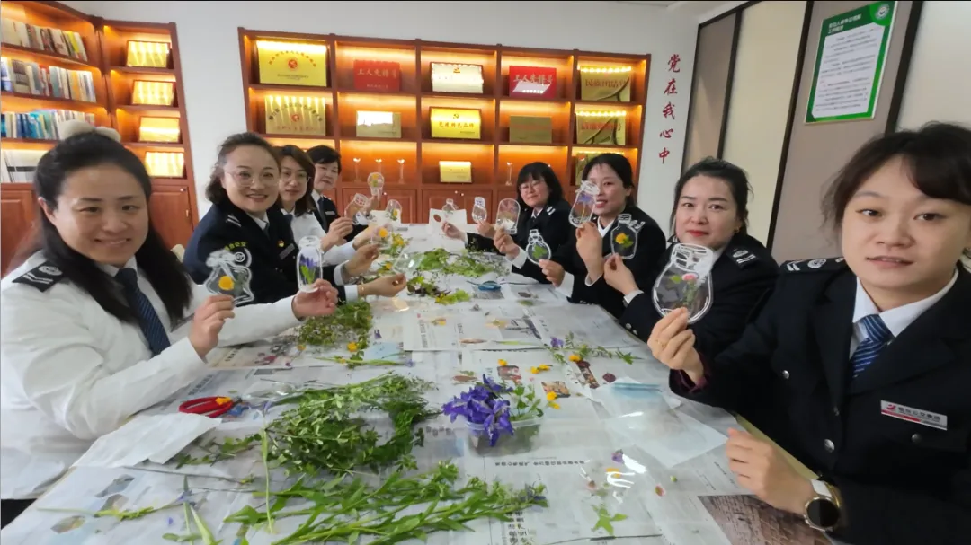 濃情五月天 感恩母愛行——煙臺公交集團開展慶祝母親節系列活動